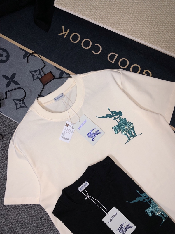 ブランドTシャツ側面デザイン